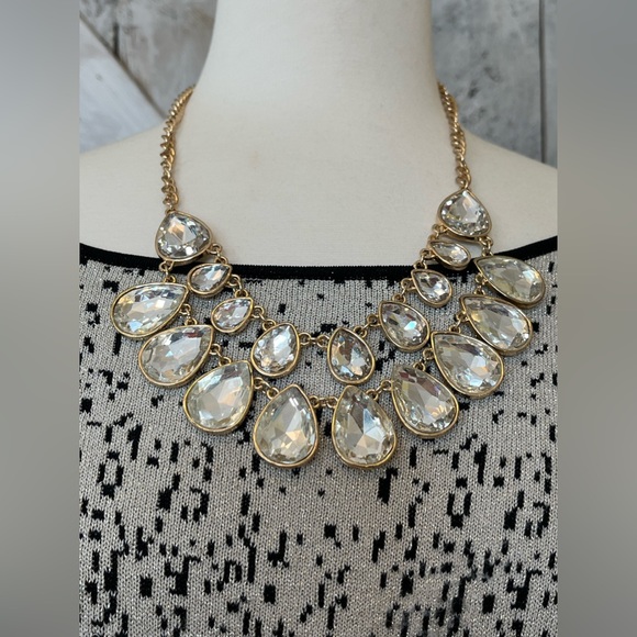 18” Chunky Teardrop Rhinestone Multi Tier Gold Tone Necklace Set with Earrings - Picture 7 of 14